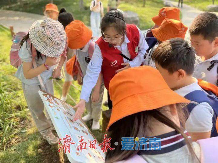 俯下身，发现一座“善育之城”