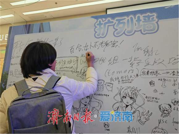 融媒·深调查丨动漫周边热销VS连锁品牌撤柜 “谷子经济”正在经历“成长阵痛”？