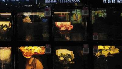 人人抱着鲜花上车！网友：全国“最香”高铁站在这里！