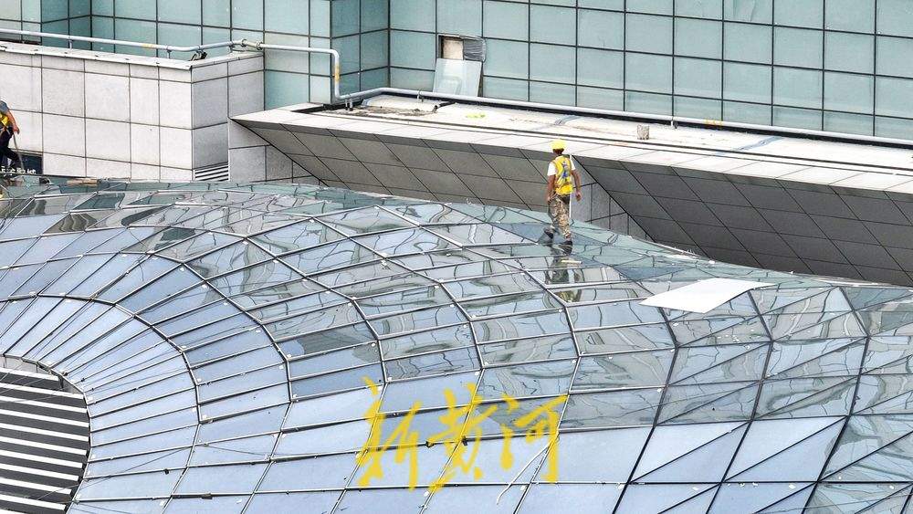 济南CBD“荷叶茶碗”收尾披上玻璃装，泉城特色拉满