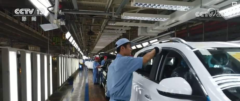 国际人士驳斥"产能过剩论" 中国新能源产品为全球绿色