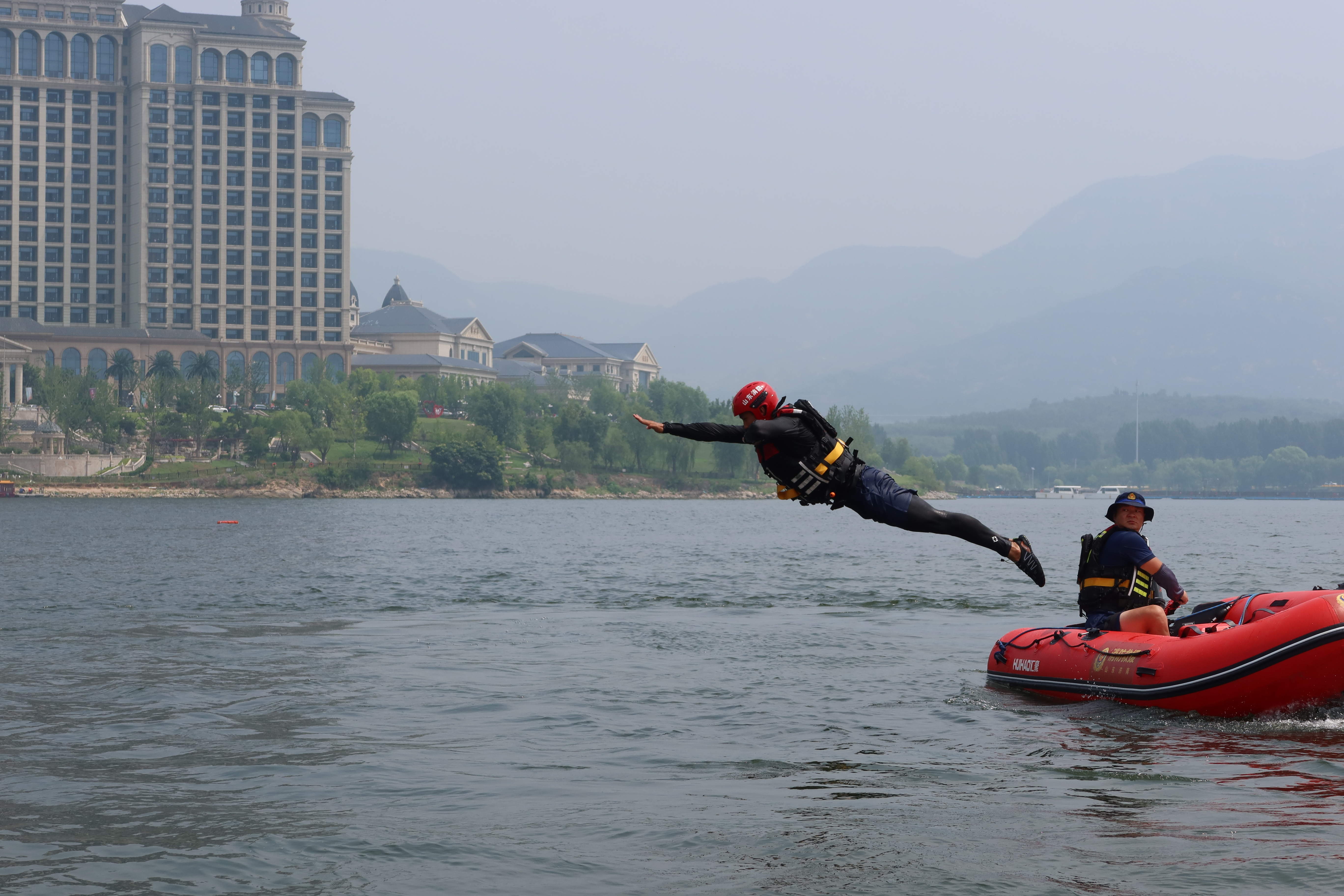 融媒·画像丨驭艇驾舟，搏浪前行——“水上蛟龙”集训营