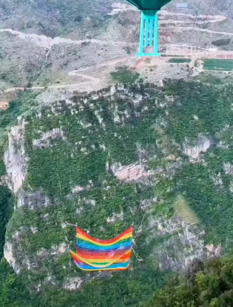 “不拴绳”蹦极亮相！下方用160平方米巨型网接住！20-50米高度可任选