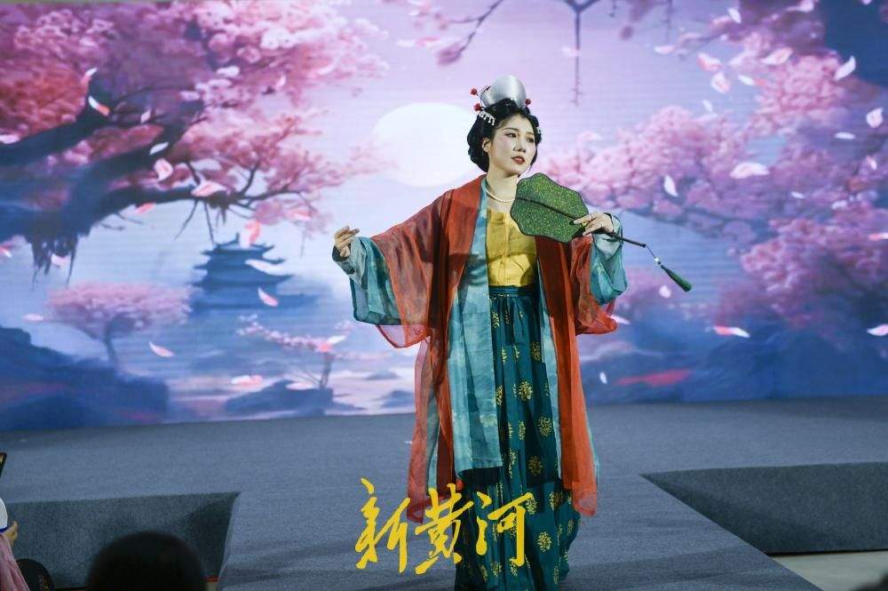 古乐悠扬华服流光，这场端午宋韵汉服秀太惊艳