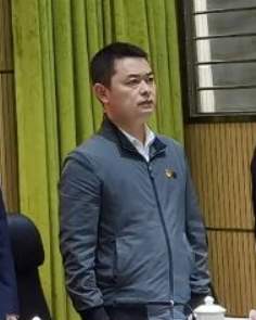 连救两名溺水儿童，被海水吞没的他，已脱离危险！