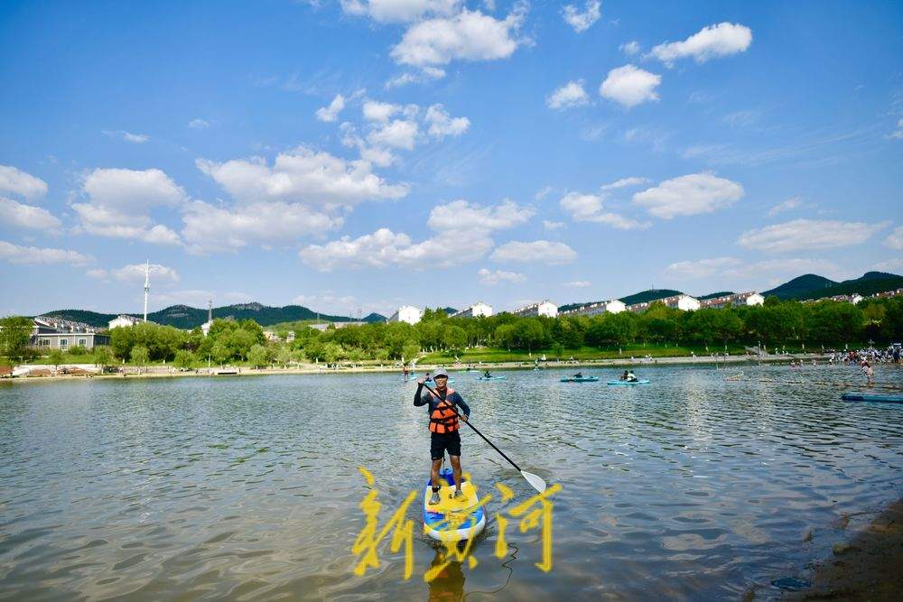 泉城初夏限定美景，蓝天白云悠悠入画来