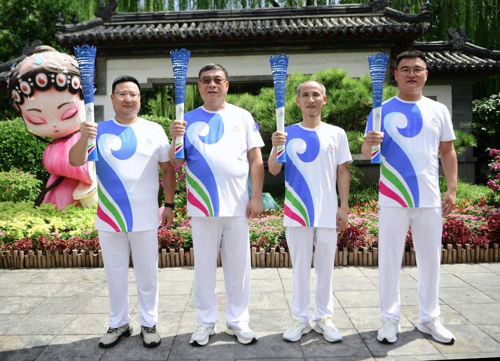 “千泉之城，涌动不息”，“泉炬”传递巡礼名泉传递泉水文化