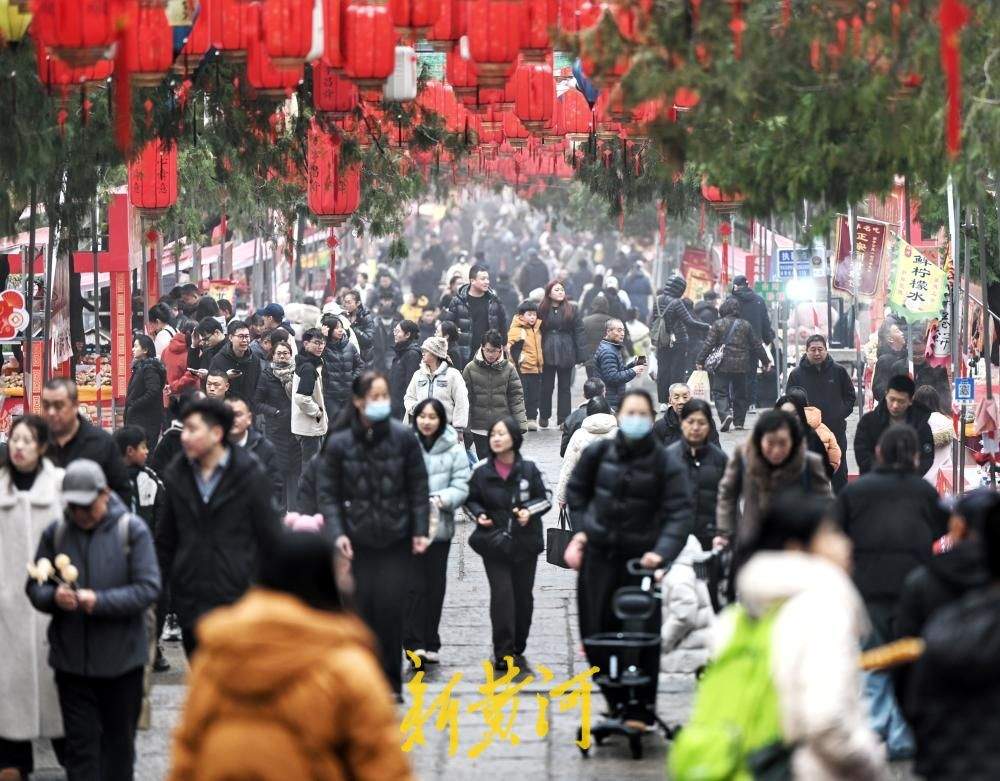 千佛山新年大集迎来最后一日，赶热闹的市民真不少