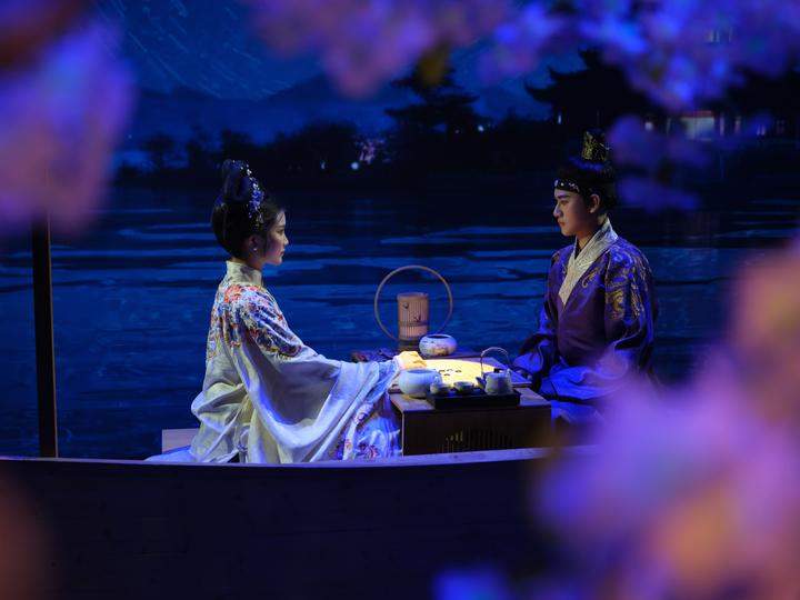 五一假期来大明湖看演出，12岁以下学生免费