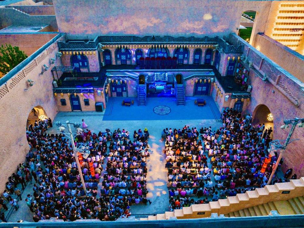 春日经济新图景｜春光入戏，“演艺经济”活力勃发！