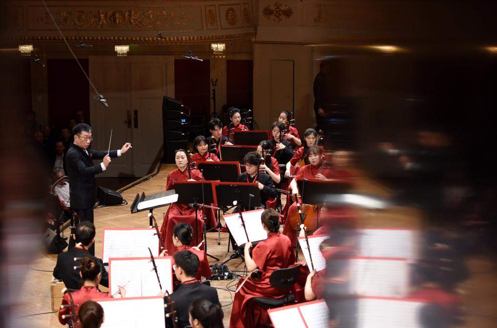 两会现场声丨听，“委员通道”上的奋进信心