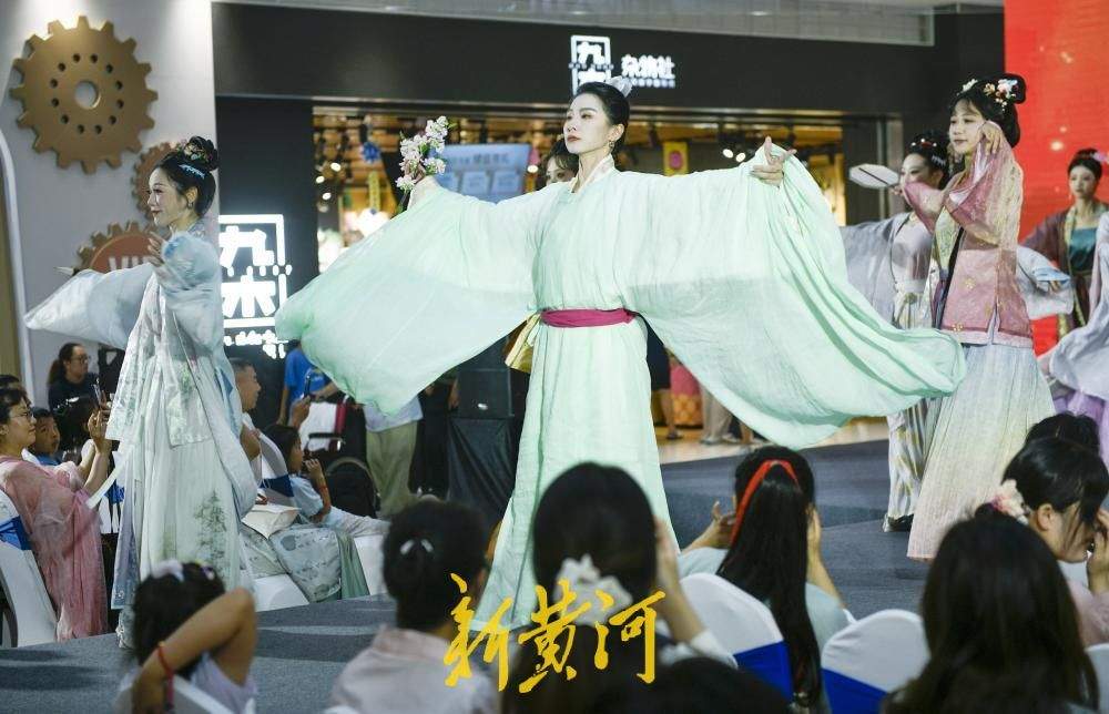 古乐悠扬华服流光，这场端午宋韵汉服秀太惊艳