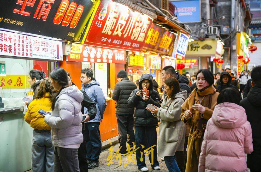 “泉”在济南过大年|网红芙蓉街升腾人间烟火气,春节期间部分业户不打烊
