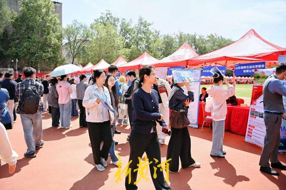 海右人才驻济高校行 济南大学开启专场招聘会