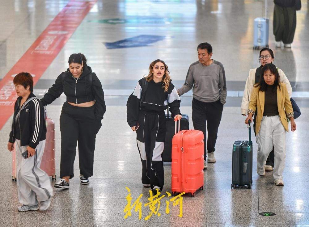 返程客流高峰到来，济南三大火车站 “双节”假期预计发送旅客260万人次