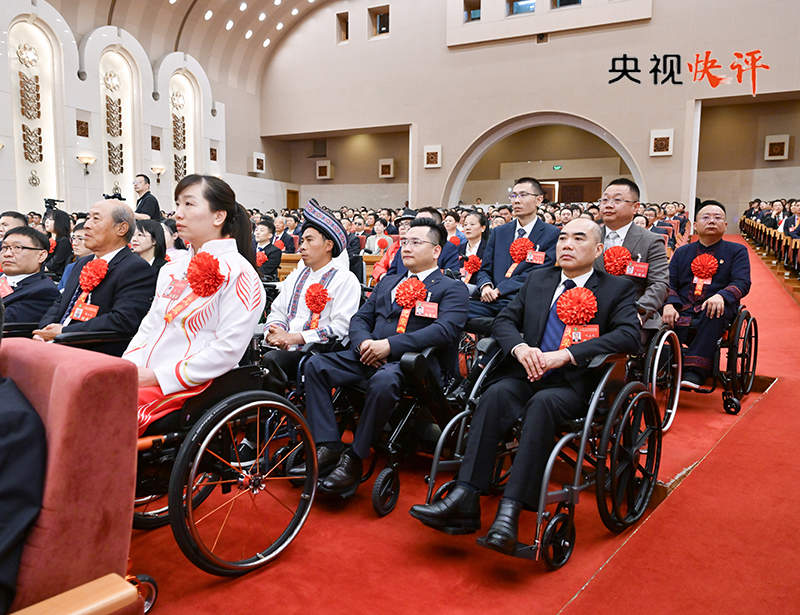 【央视快评】勇敢克服困难挑战 积极追求人生梦想