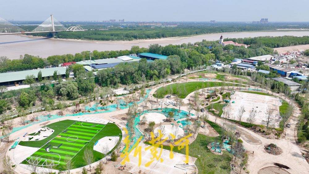 黄河畔新建绿带公园  兼具观景和运动为一体