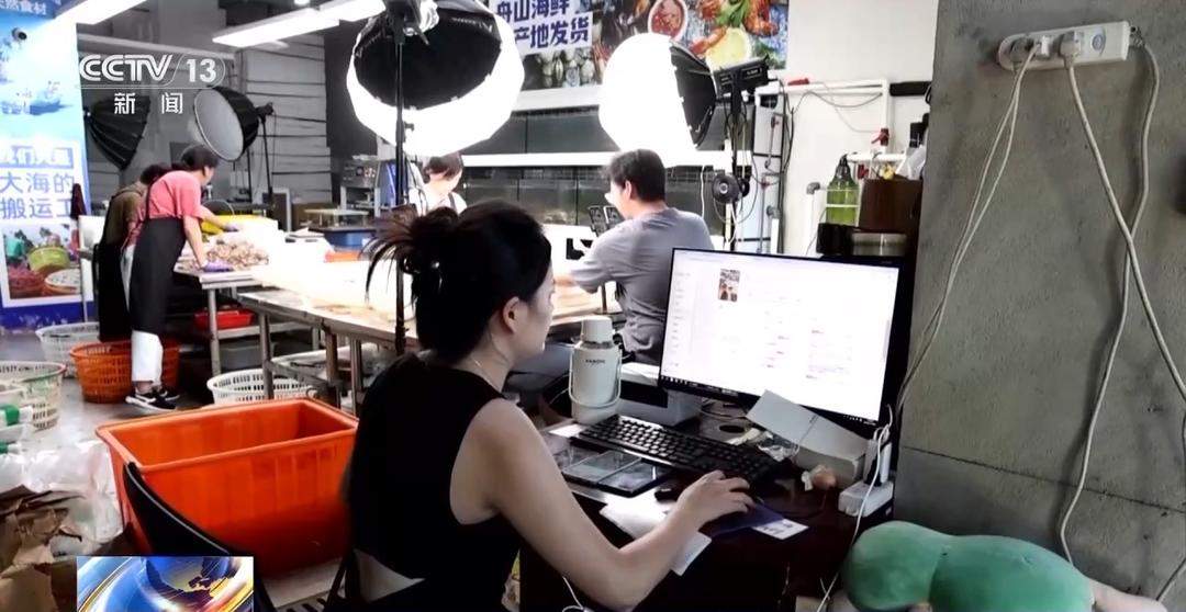 开渔期赶海忙!山东各大鲜活海产“游”进市场