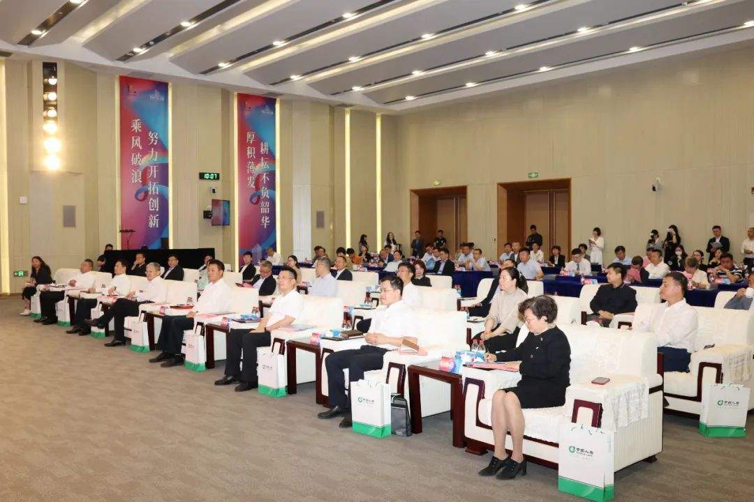 第四届“国寿杯·乐拍CBD”艺术创意大赛启动仪式暨中国人寿大厦（山东）五周年庆、新入驻企业集中签约活动举行