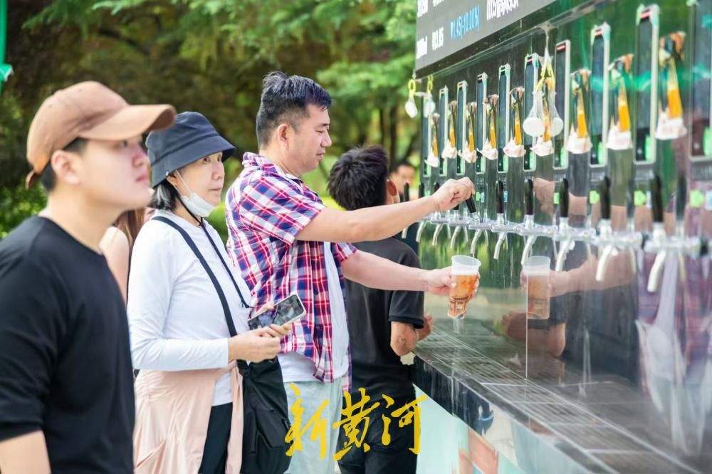 点亮泉城夜经济，明湖夜酌嘉年华开启十天湖畔狂欢