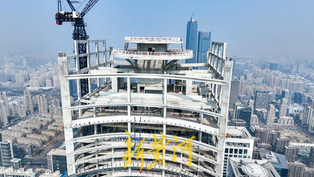 济南300多米高空机场现身 远看外观似火炬