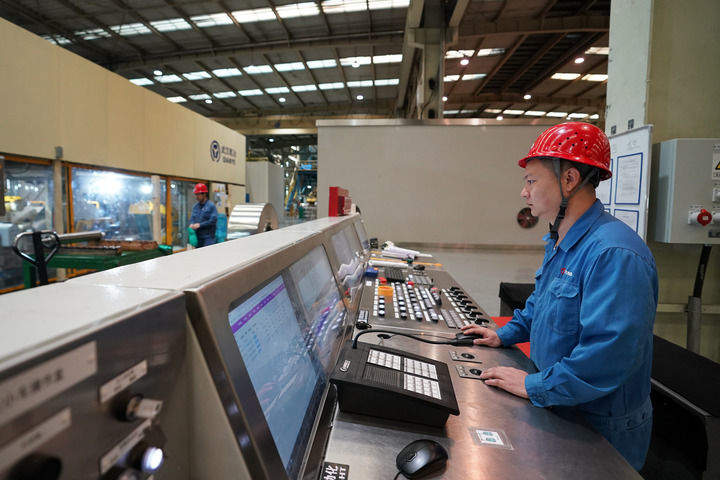 唱响新时代劳动者奋斗之歌——以习近平同志为核心的党中央关心关爱工人阶级和广大劳动群众纪实