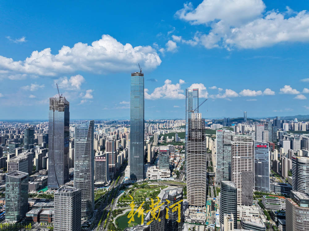 向云端！济南CBD上演自然与城市的“天地对话”