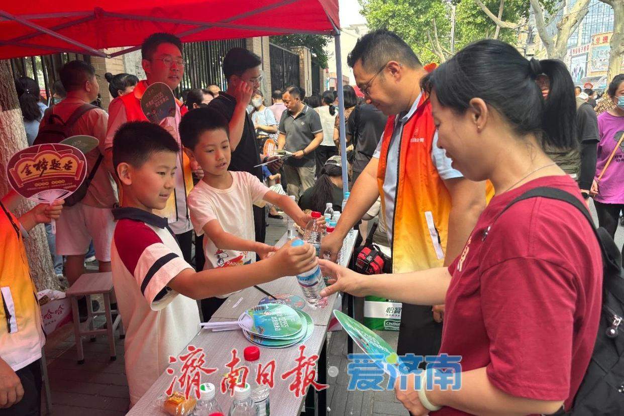 济南12355爱心助考服务点 助力青春梦想扬帆远航