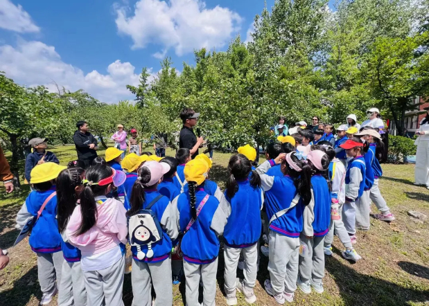 探秘山楂树下的生态课堂 —— 育秀中学小学部2024级6班班本课程(实践篇)
