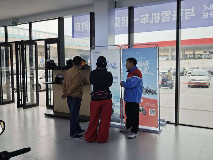 记者探访张雪机车济南线下门店:店内客流量成倍增长,冠军同款820RR暂停试驾