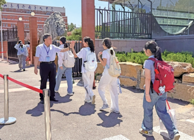 讲台之上 一座城市如何托举万千师者——济南教师队伍建设深度观察