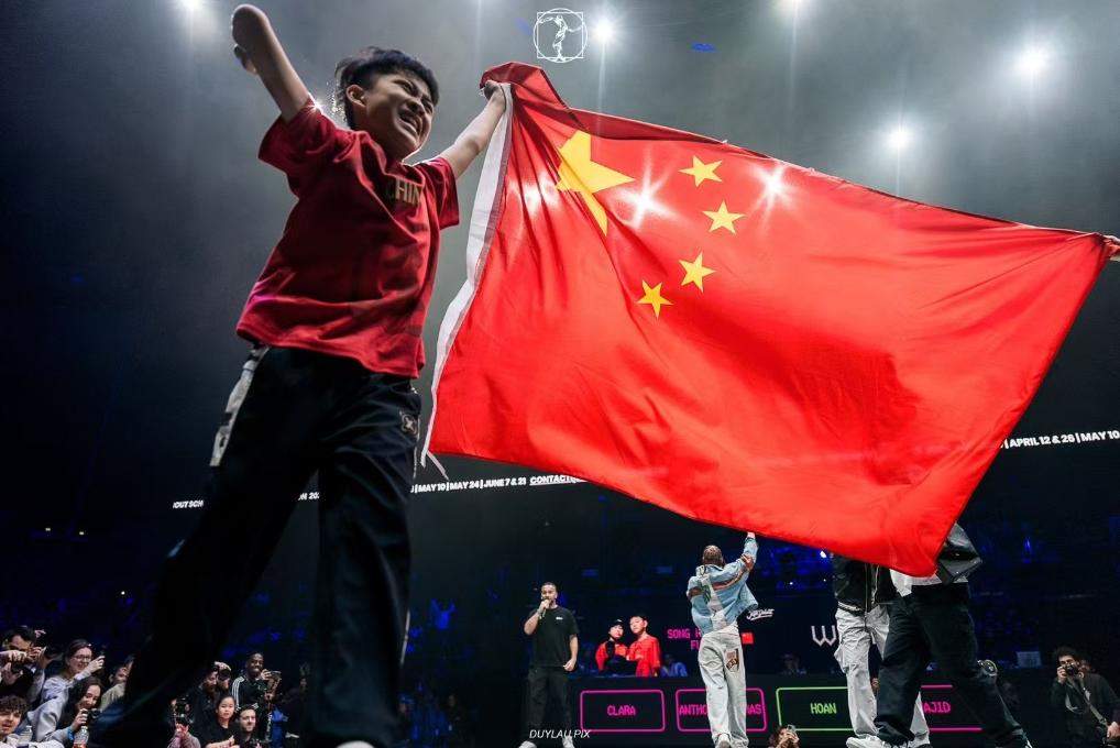 中国风街舞点燃巴黎，“小孩哥”啥来头？