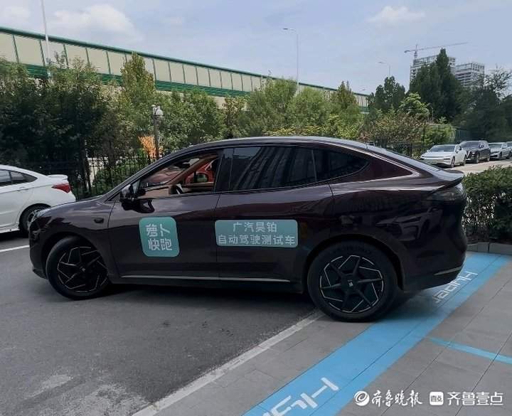“萝卜快跑”在济上路？记者调查：系其他品牌，非无人驾驶出租车