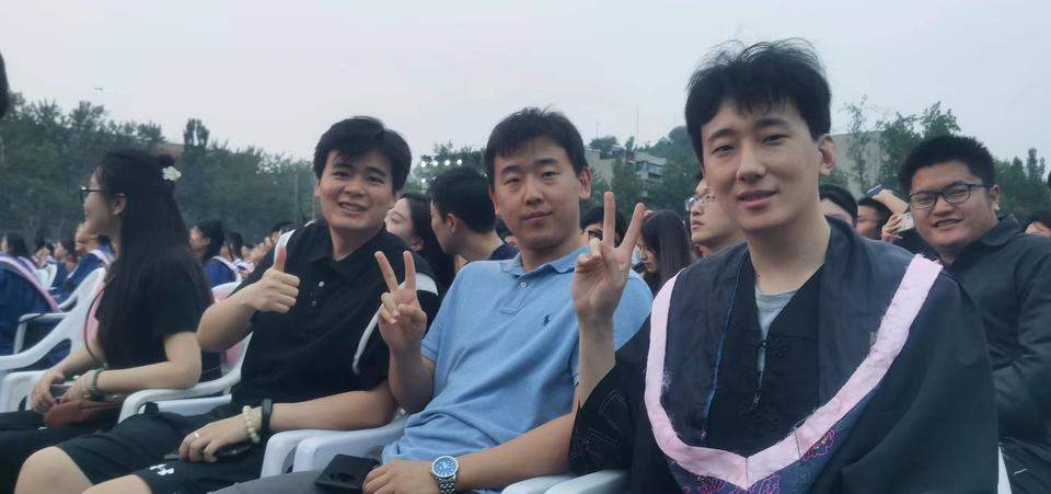 山财大毕业典礼上来了群“老兵”：毕业四年后，大学生涯完整了