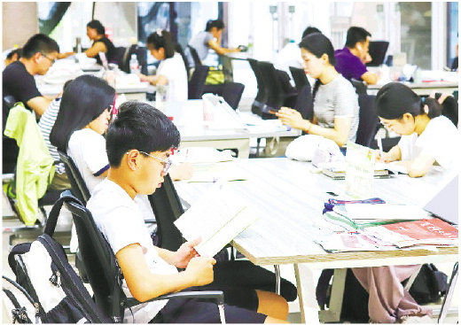 暑假去哪里？爱学习的山东人把图书馆变成充电站