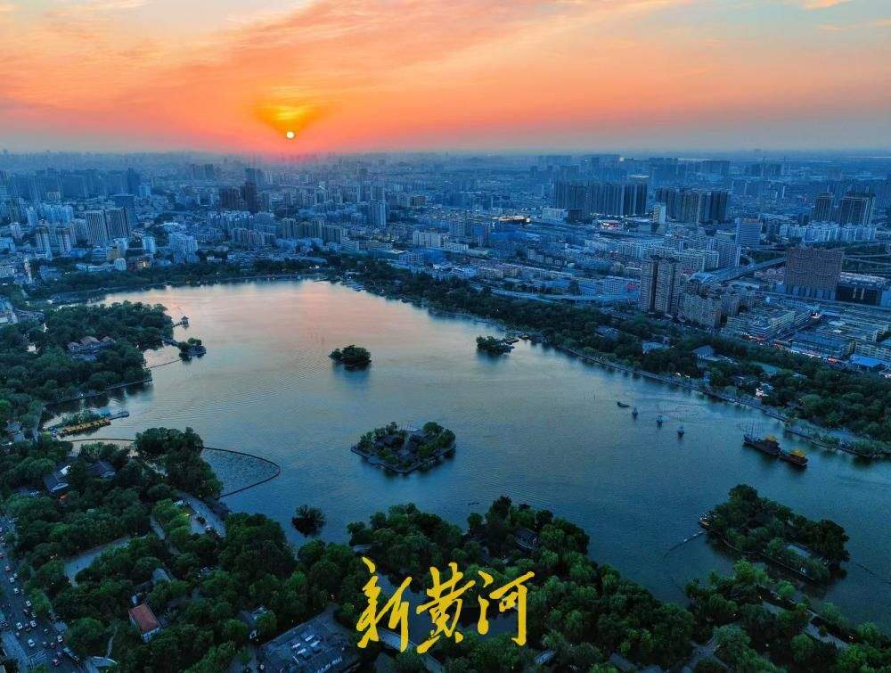 晚霞染醉大明湖