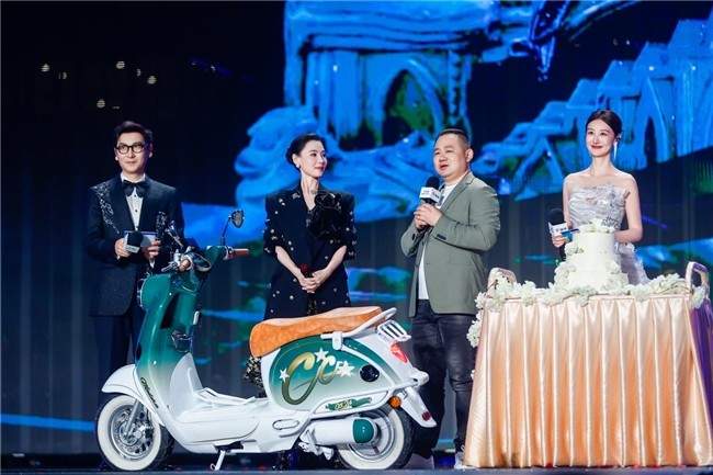 一场没有演讲的3万人发布会：雅迪如何重新定义行业范式