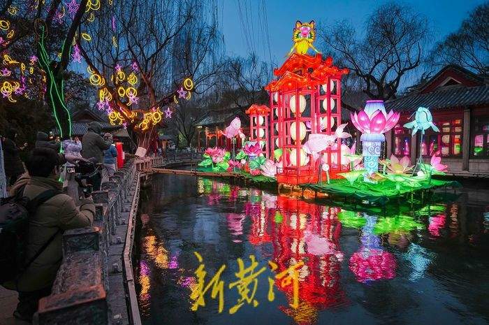 迎春花灯亮了济南趵突泉畔灯火璀璨