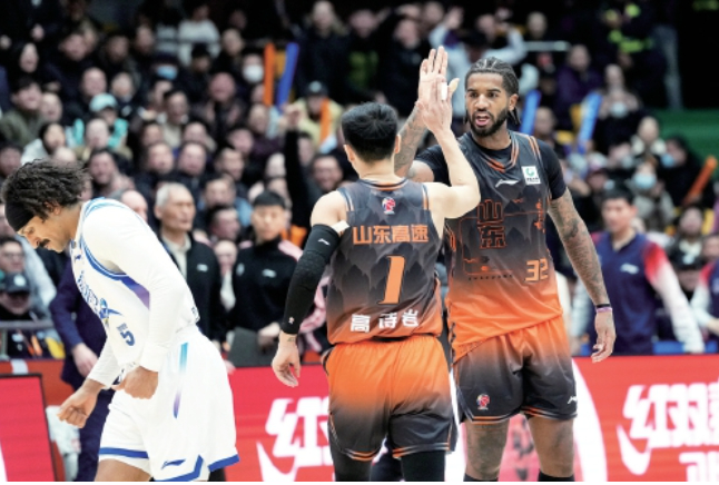 CBA补赛山东男篮客战广州龙狮 琼斯今晚上演CBA首秀