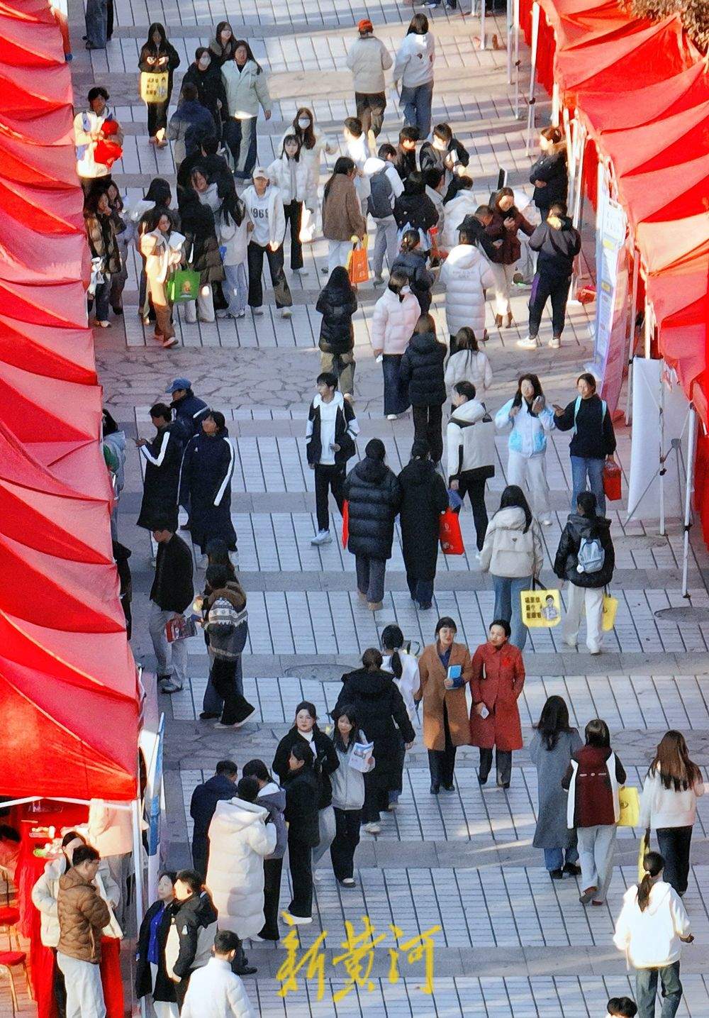 1.1万个岗位进校园，济南这场招聘会吸引6000名应届生前来应聘