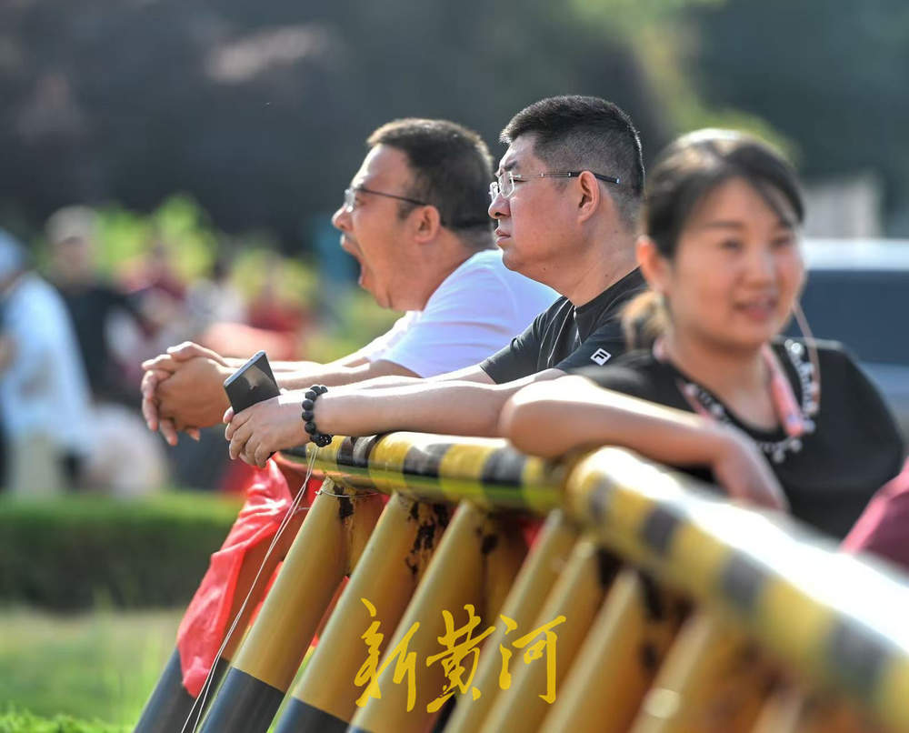 8.8万考生入场！济南中考首日，考点外“旗开得胜红”“一举夺魁黄”刷屏了