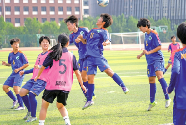 历城二中女足：从世界冠军到全国新时代好少年 绿茵逐梦正青春