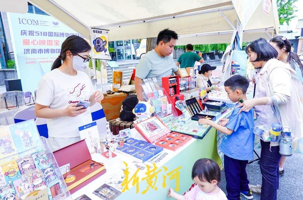 “联结万物”文创市集举办，“李清照”“辛弃疾”现身同游