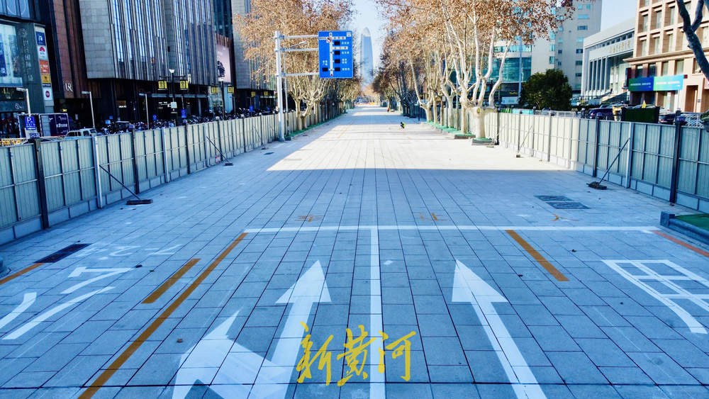 泉城路东段道路改造收尾 石板路全新亮相