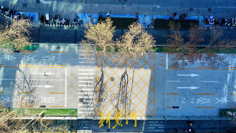 泉城路东段道路改造收尾 石板路全新亮相
