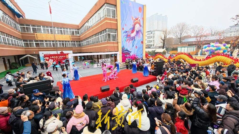 “泉民大舞台”亮相上新街 老街区上演沉浸式元宵盛宴