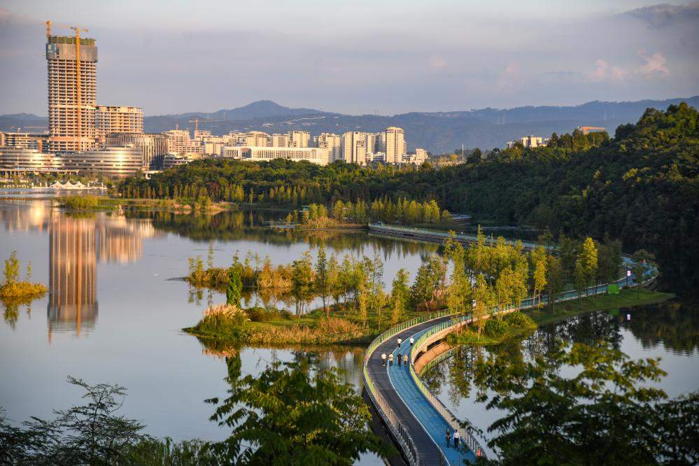 两会新华鲜报丨最严的法治，守护最美的山水