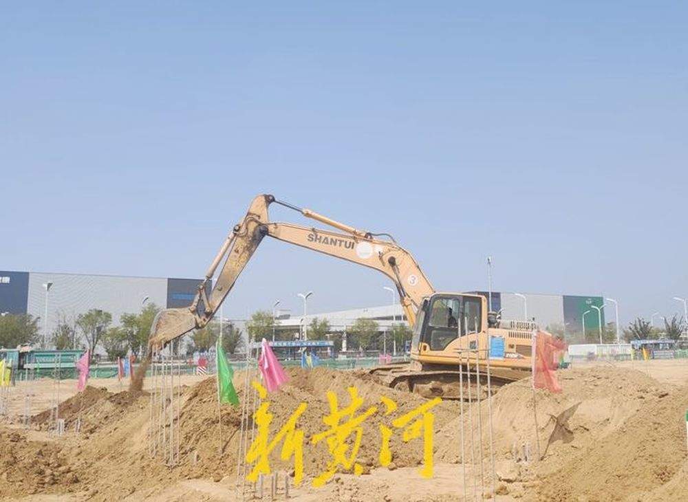 国内首创、精度在±0.3毫米以内！成渝中线等高铁轨道板精调用上“济南造”机器人