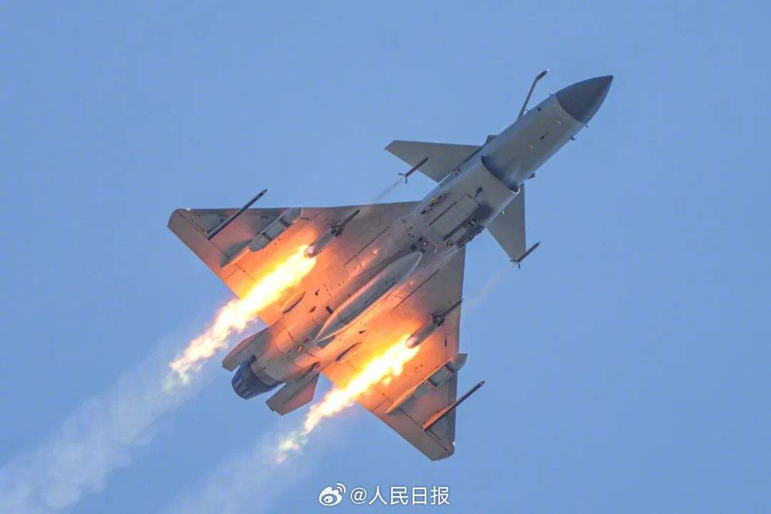 人民日报报告文学歼—10诞生记：龙腾东方