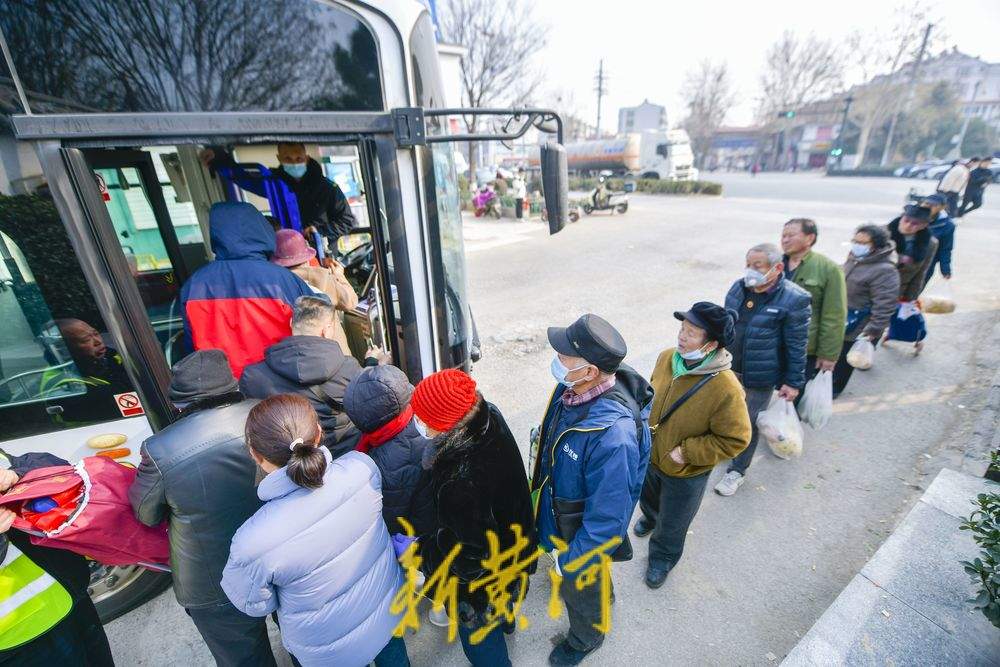 “泉”在济南过大年｜乘公交赶大集！济南近郊公交车变身“赶集专线”